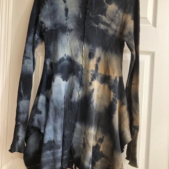 Not selling but hoping to find this tunic or something similar! - Picture 2 of 7